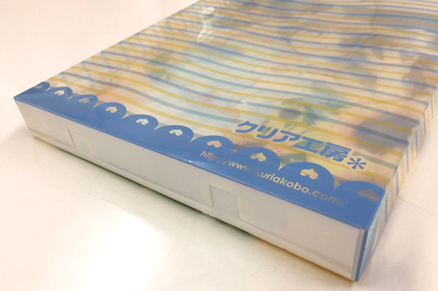 ケースの底は簡単に抜けない仕様になっています。